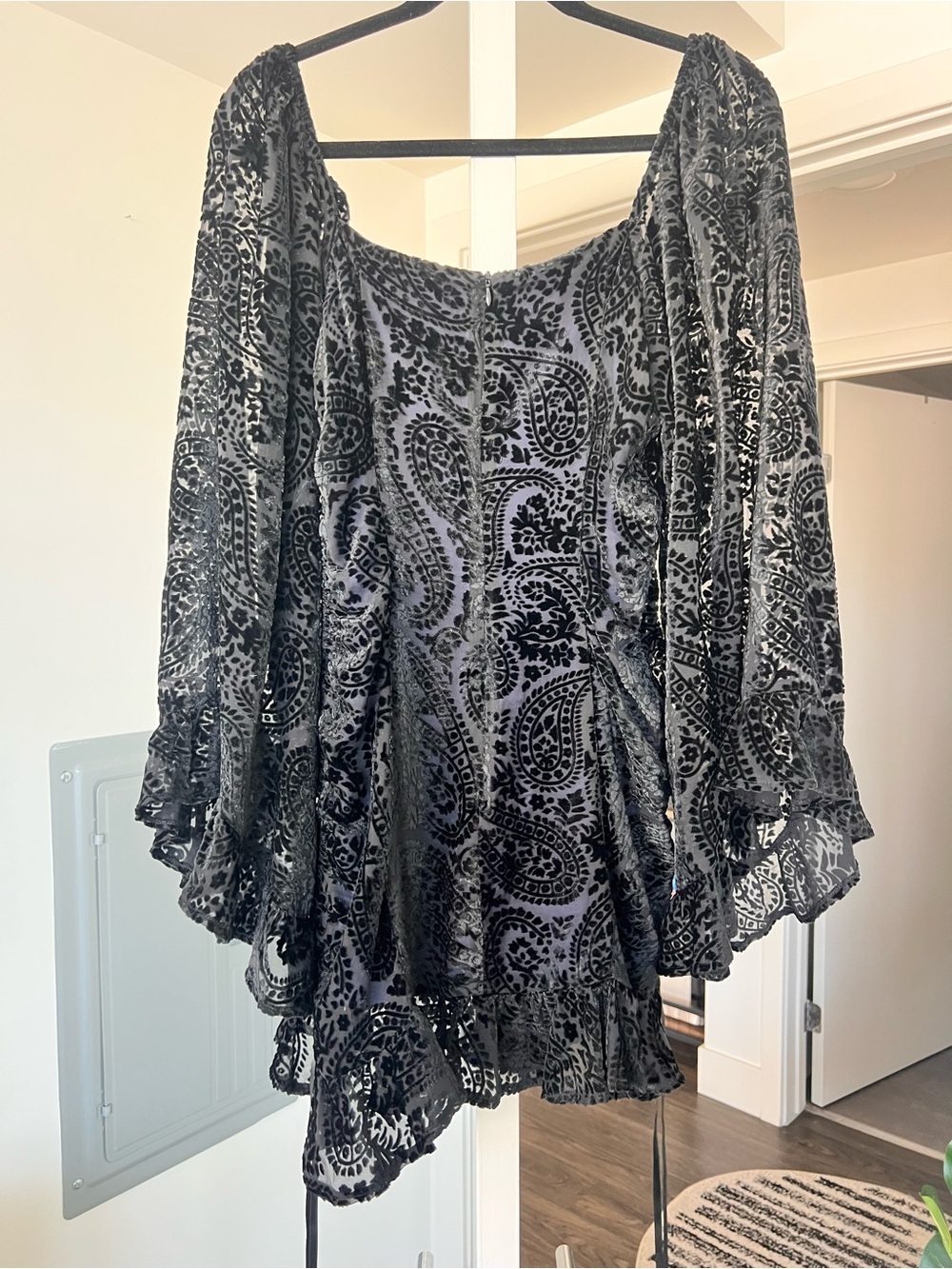 Current Mood Paisley Bell Sleeve Square Neck Mini Dress Black/Blue Sz S - Picture 8 of 9
